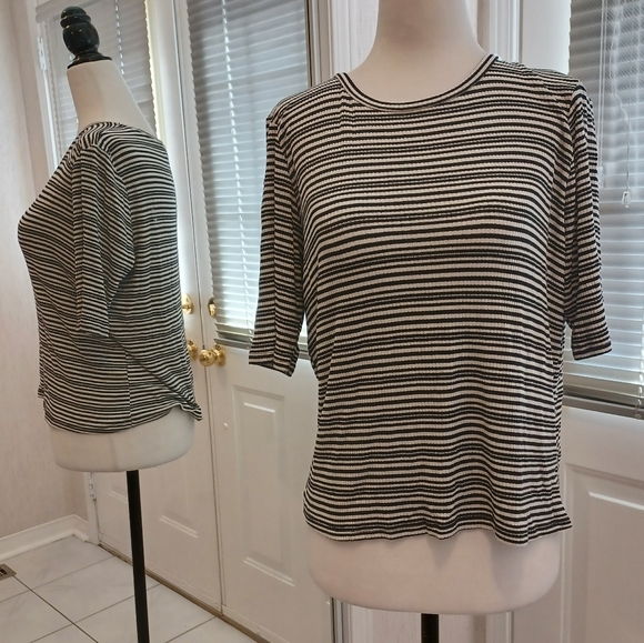$4 Add-on Black, White & Silver Striped Tee - Size Small - Picture 1 of 7